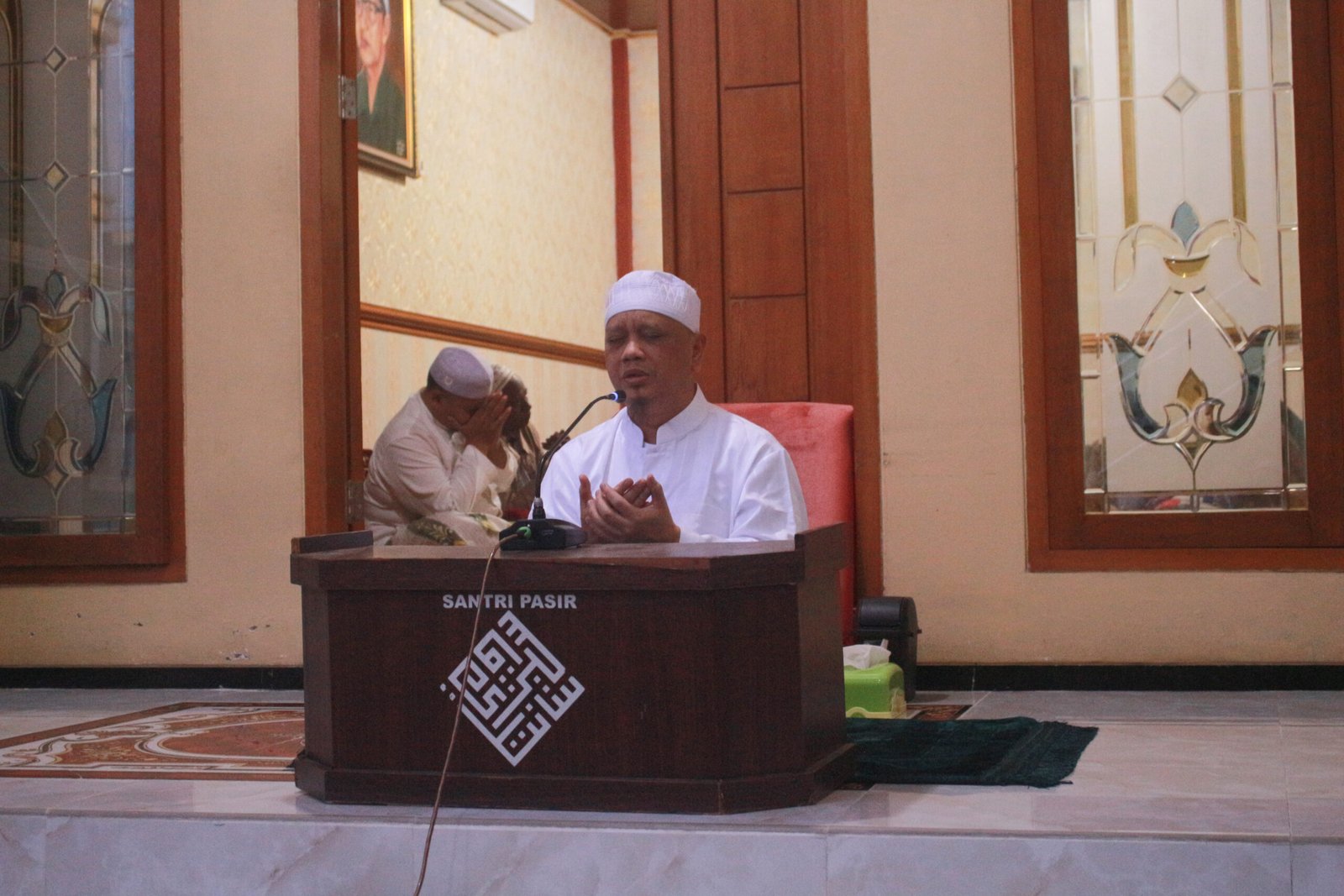 KERAWUHAN ABUYA KH. ABDUL MUN’IM SYADZILI DARI TANAH SUCI